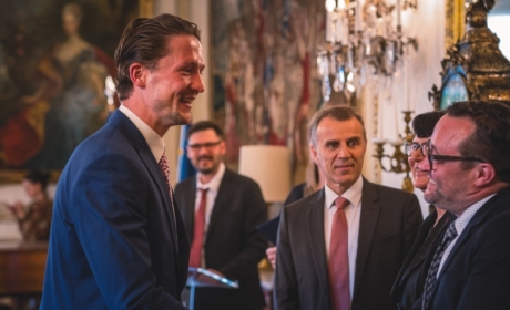 Promoce absolventů na francouzském velvyslanectví